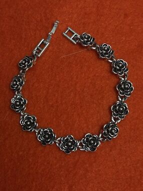 Stylish 925 Silver Vintage Bracelet with European-Inspired Rose Design